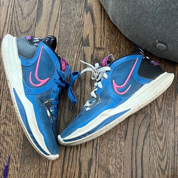 Nike Blue Sneakers with Pink Highlights Kyrie 5 - Picture 3 of 6